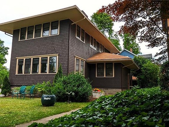 2nd image of 39 Willowlawn St