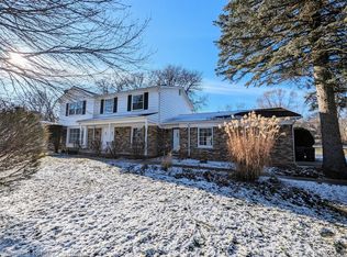 90 Canterbury Trail Dr, Rochester Hills, MI 48309