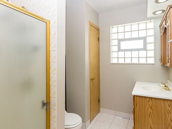 5th image of 8100 N Oriole Ave