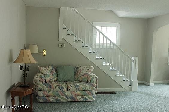 5th image of 9 E South St