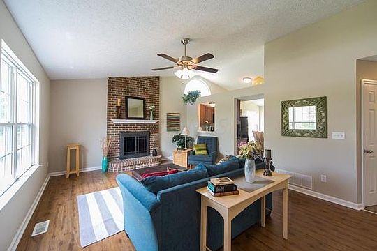 2nd image of 2140 Kingsglen Dr