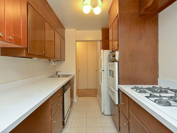 3rd image of 3901 Independence Ave APT 4C