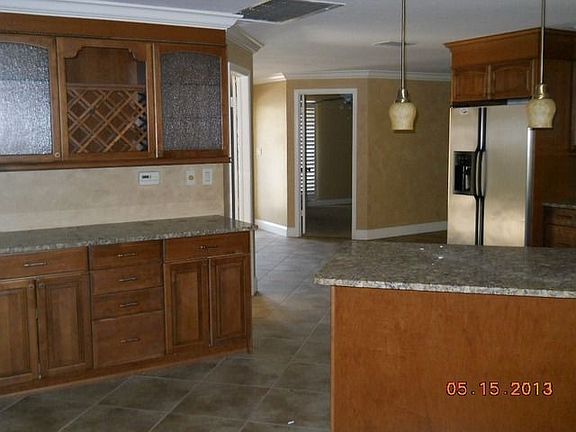 3rd image of 222 Saint Andrews Blvd