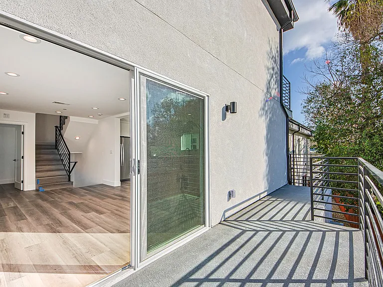 Luxury 3 & 4 Bed Townhomes a Short Walk to Topanga Village! — Photo 30