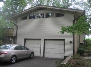 6570 Braddock Rd, Alexandria, VA 22312