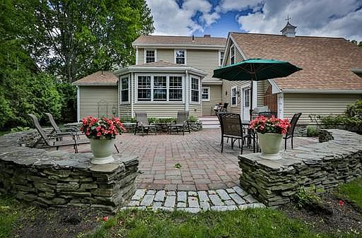 4th image of 67 Moseley Ave