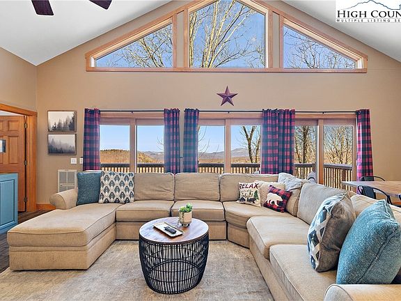 5th image of 151 W Blueberry Lane