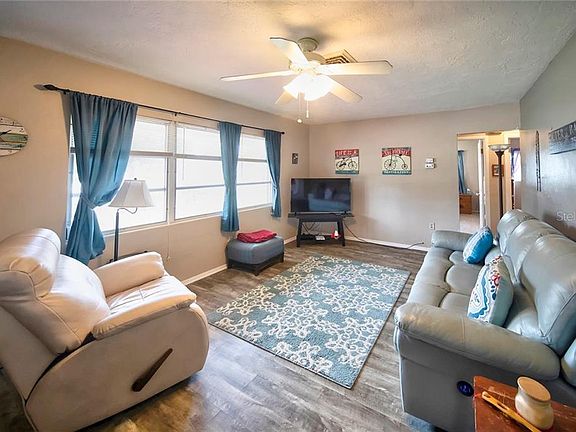 4th image of 1716 Banyan Dr