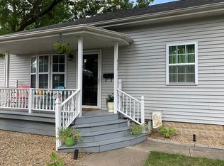 914 1st St, Pana, IL 62557