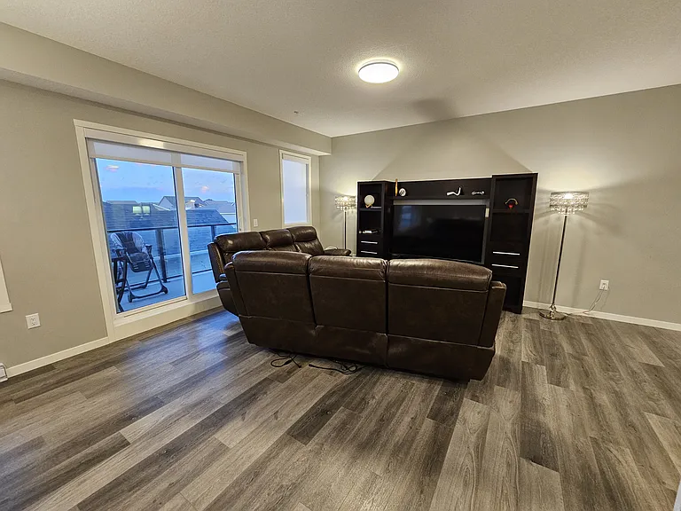 33 Carringham Gate NW #3305 — Photo 3