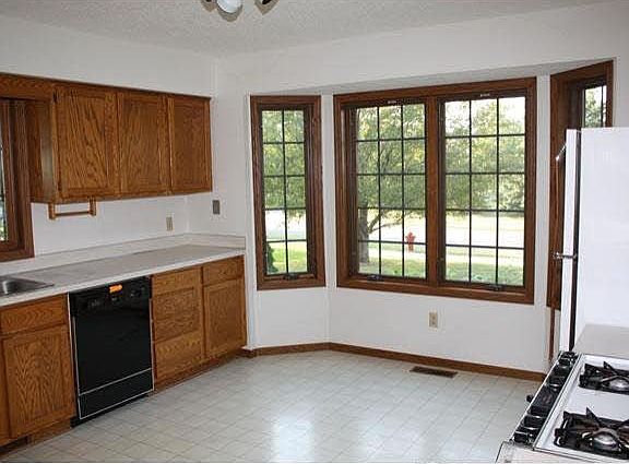 2nd image of 9413 Hillside Drive