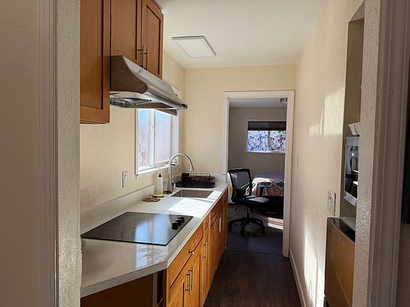 5th image of 1720 Goldentree Dr #B