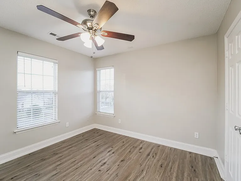 5906 Prestwick Ln — Photo 11