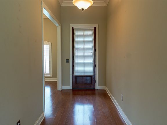 2nd image of 901 N Deerfield Dr
