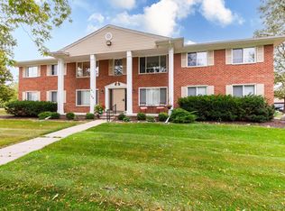 24111 Meridian Rd APT 101, Grosse Ile, MI 48138
