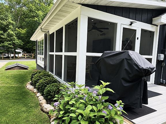 3rd image of 216 E Hillsdale Dr