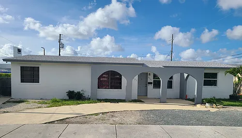 8927 SW 40th Ter #B Photo 1