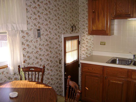 5th image of 1826 Portsmouth Ave