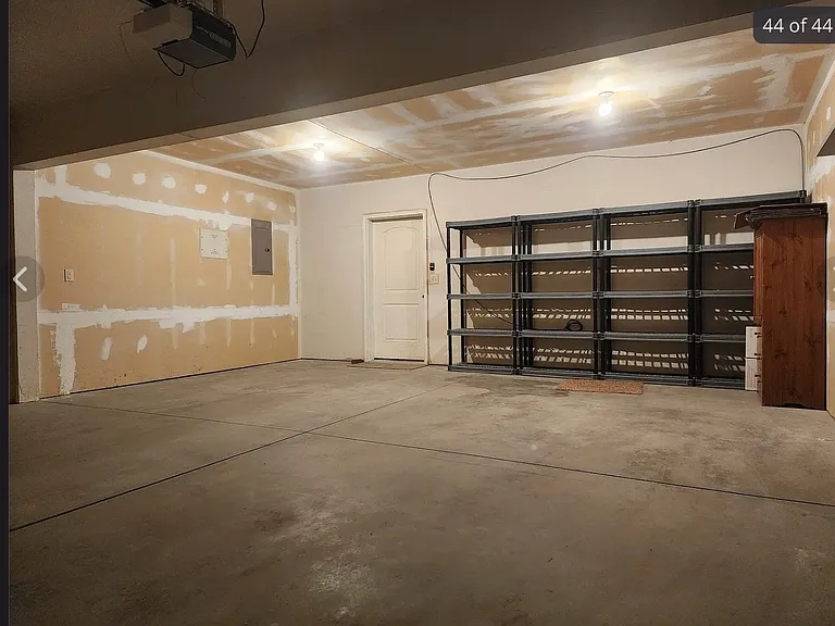524 E Broadway St — Photo 10