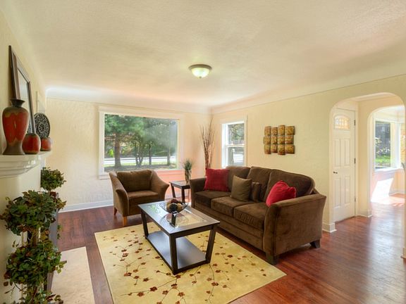 4th image of 6013 Lake Washington Blvd SE