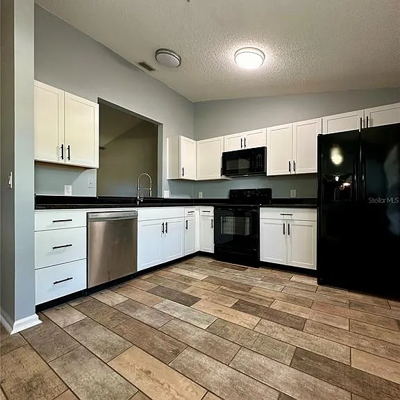 1831 Twisting Ln — Photo 4