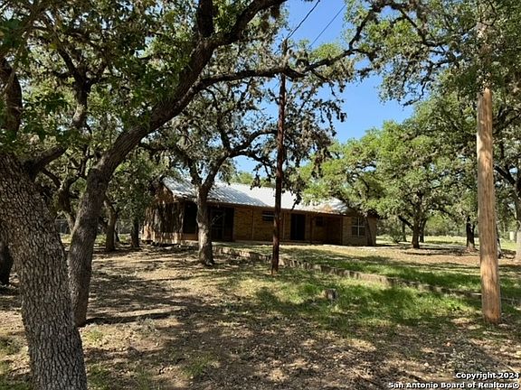 3rd image of 835 ALEX AULD DRIVE