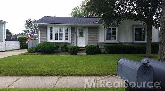 1st image of 22243 Larch St