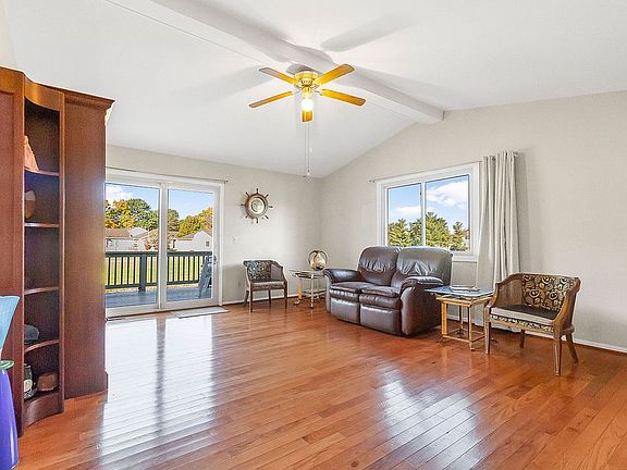 4th image of 42247 Creekside Dr