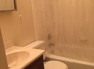 422 Windsor Dr APT 1, Ottawa, IL 61350