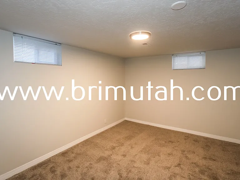 1105 E Laird Ave — Photo 11