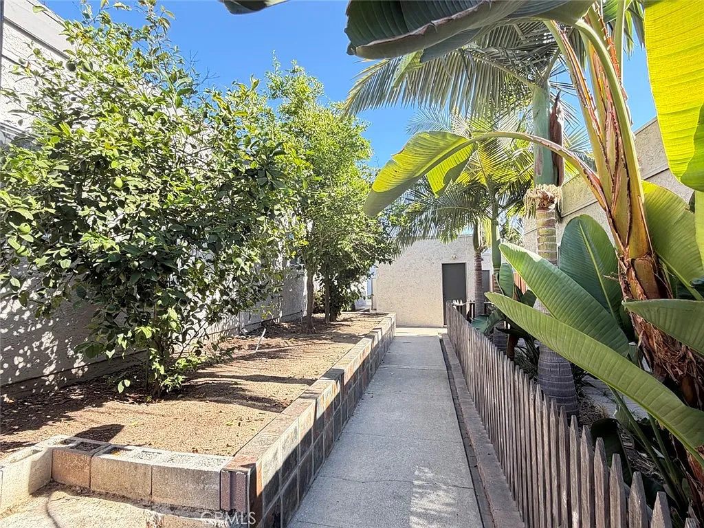 2 bed, 849 sqft, $2,500 — Photo 1