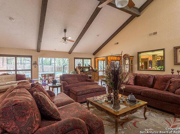 5th image of 303 Twisted Wood Dr
