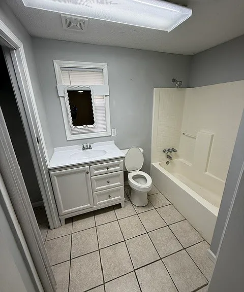 331 W Walton St — Photo 14