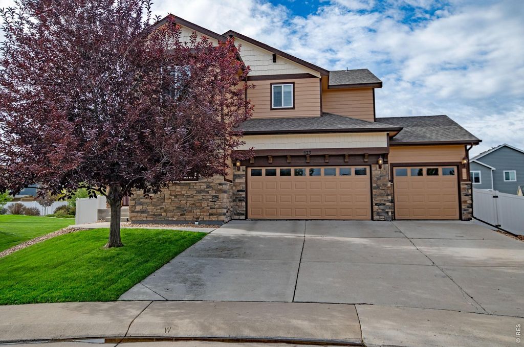 623 Goose Lake Ct