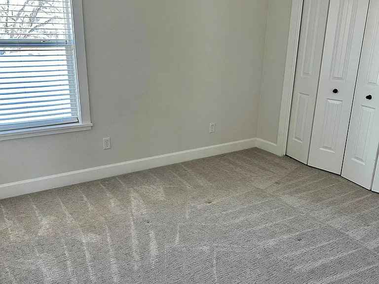 718 W Iowa St — Photo 24