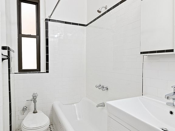 5th image of 220 W 24th St APT 3k