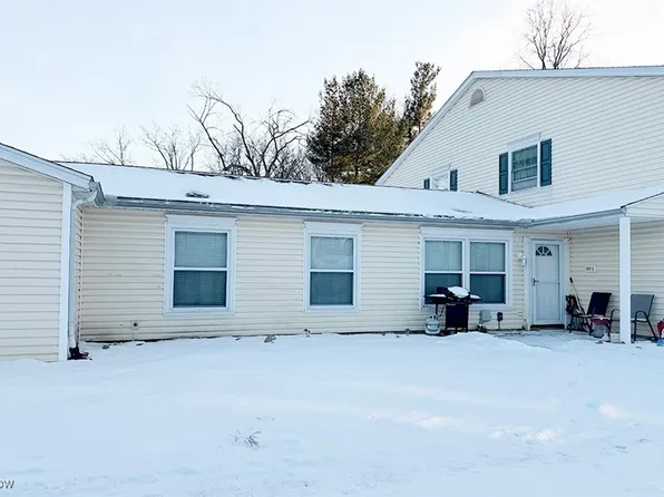 188 Canterbury Ln #E-32, Medina, OH 44256
