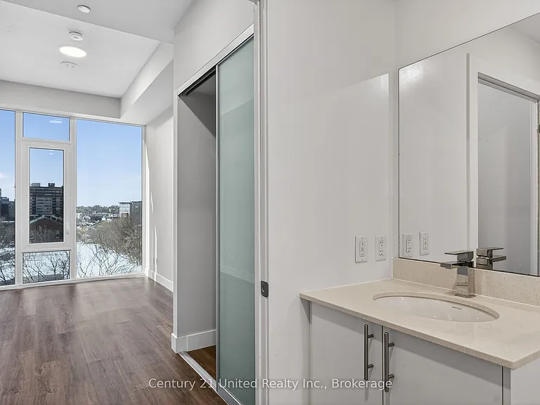 80 Bond St E #816 — Photo 16