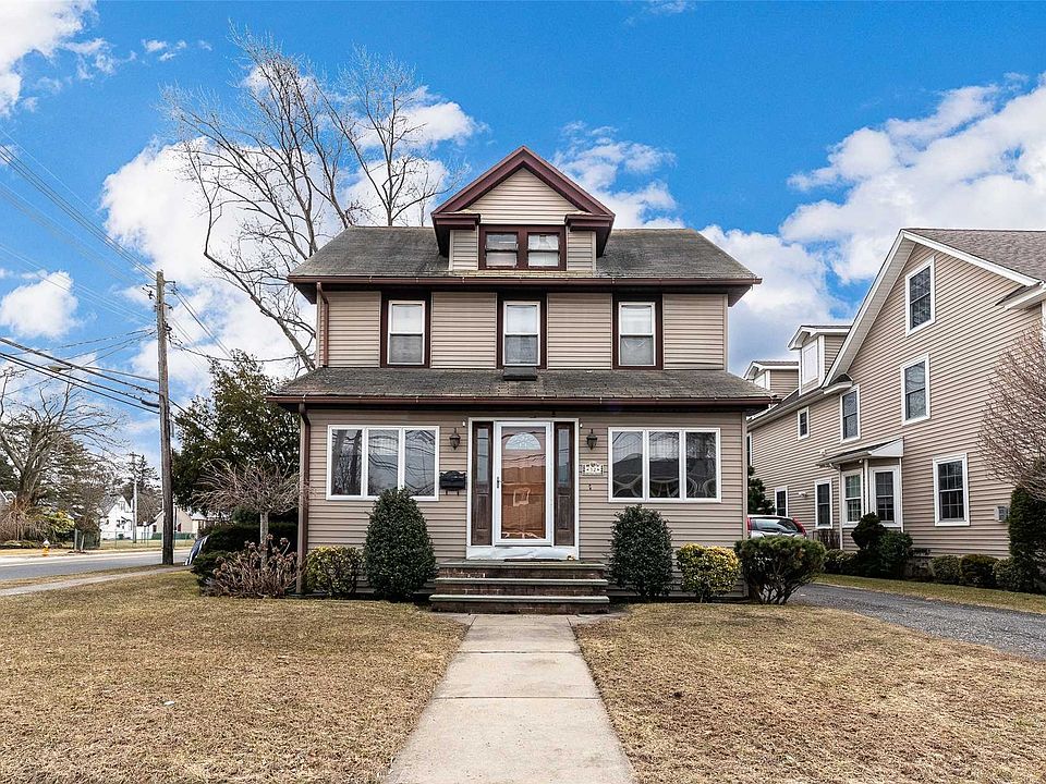 1st image of 32 Woods Pl