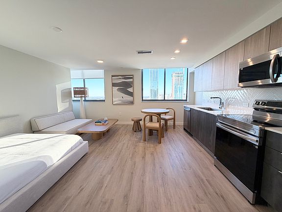 3rd image of 532 N Miami Ave #4