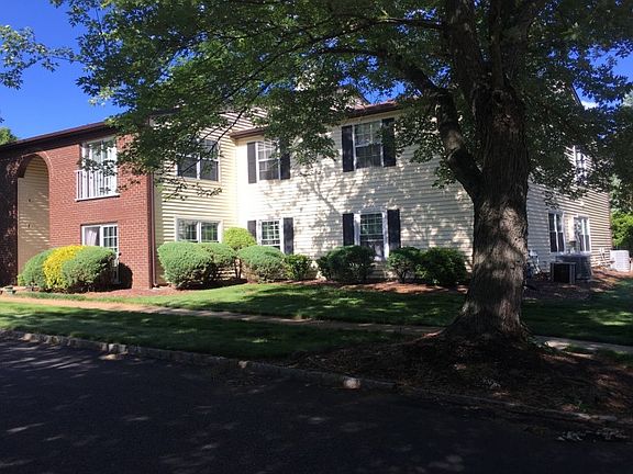 3rd image of 713 Zlotkin Cir
