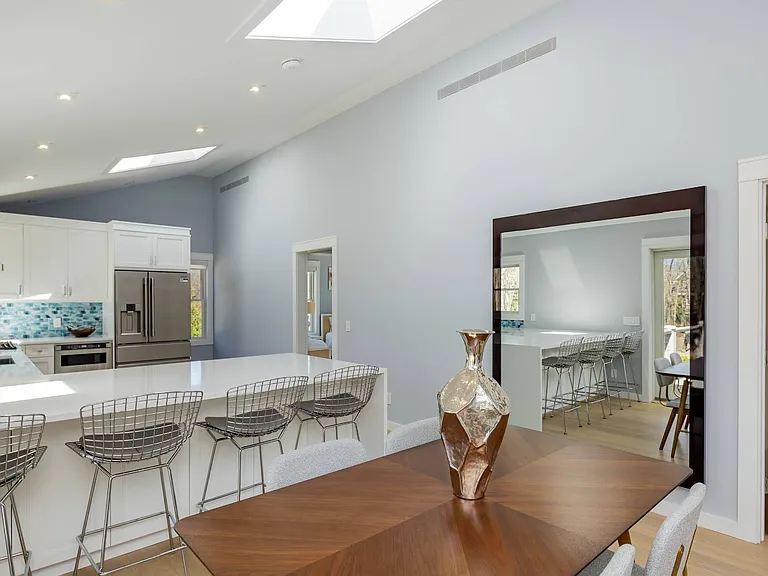30 Hampton Ct — Photo 6