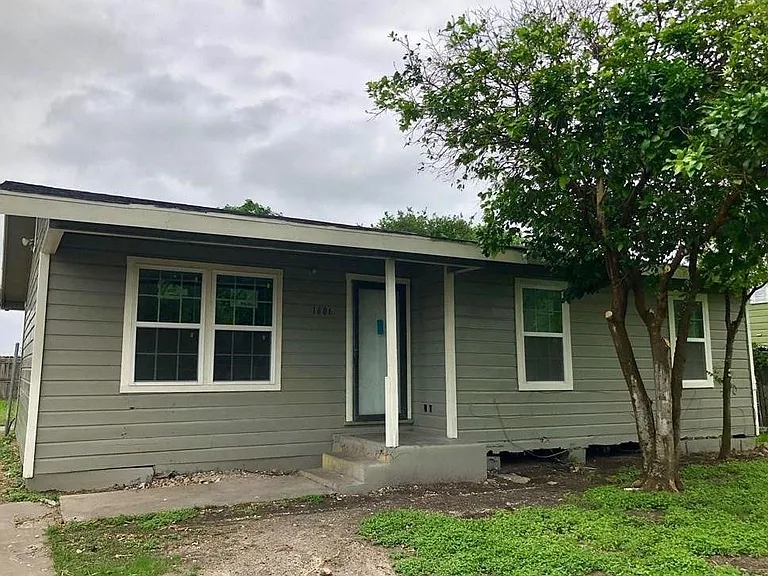 1606 Sycamore Pl — Photo 1