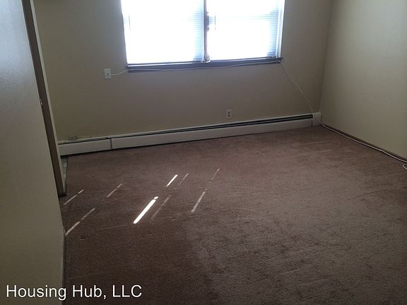 5th image of 758 Victoria St N APT 3