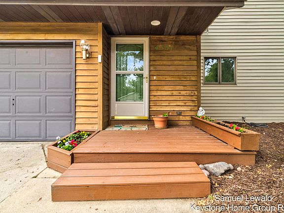 2nd image of 4551 Springmont Dr SE