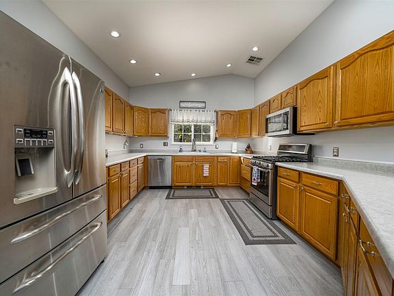 3rd image of 4175 Applewood Ct