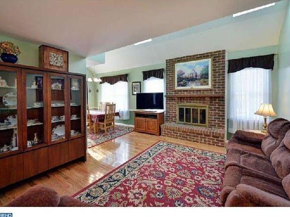 4th image of 417 Heritage Dr