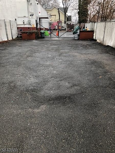1st image of 907 Chancellor Ave