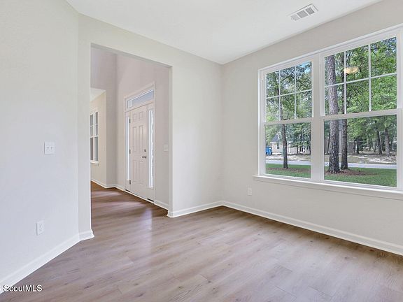 3rd image of 167 Acorn Dr