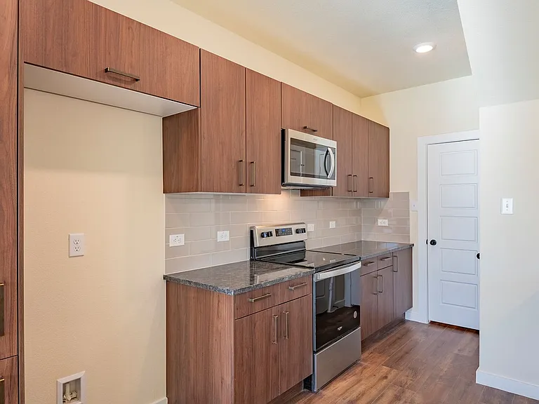720 Blackland Dr — Photo 6